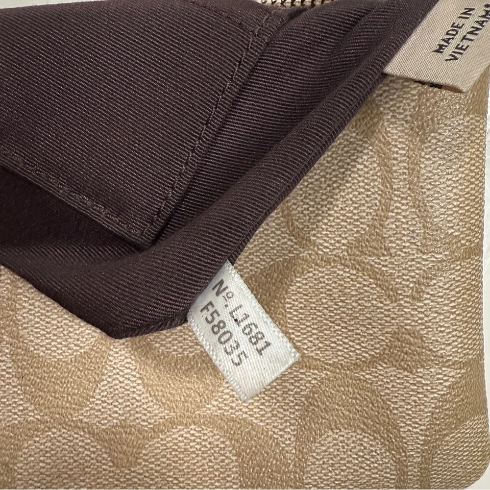 COACH | Corner Zip Wristlet In Signature Coated Canvas Summer Vacation Beach